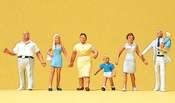 Preiser 10284 Family Taking A Walk HO Gauge Figures